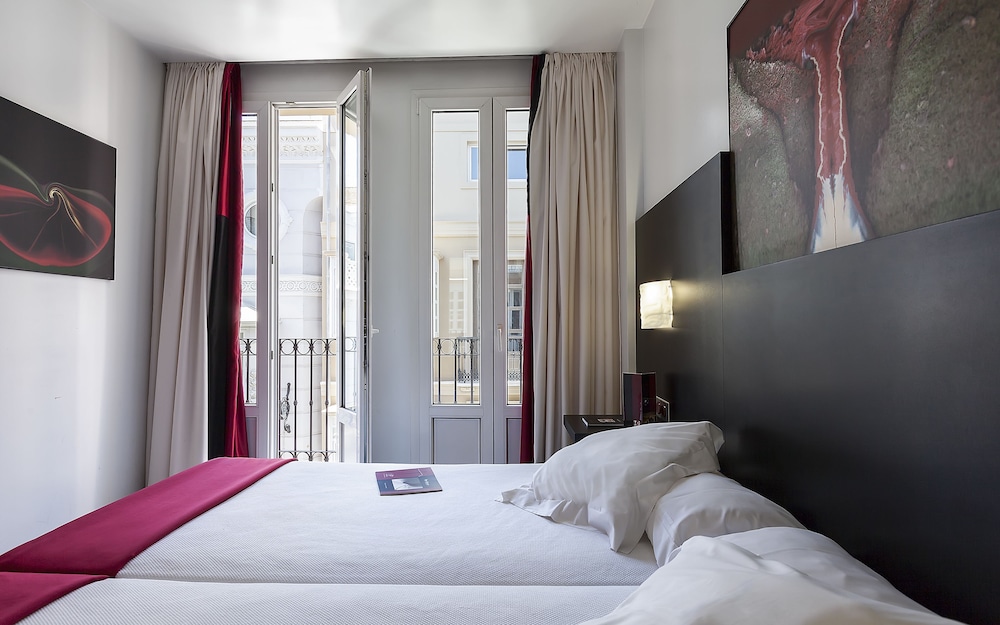 Double Room, 3 Twin Beds, City View (with extra bed)