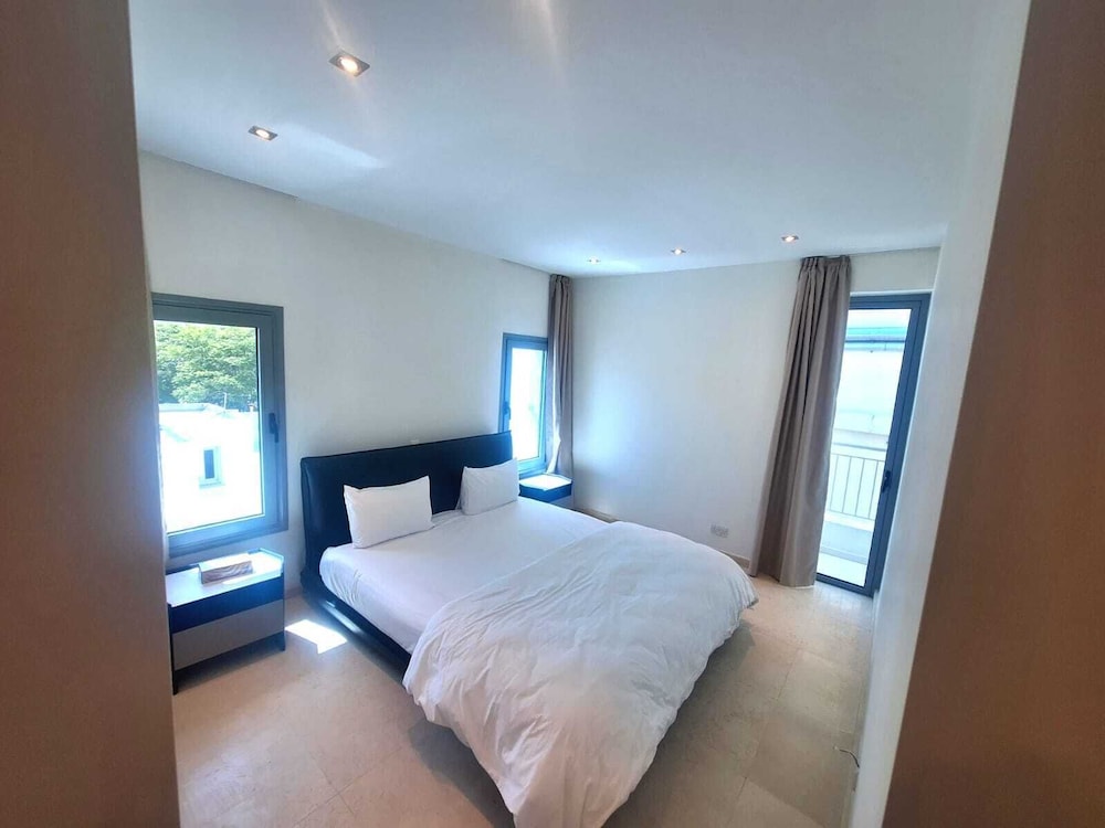 Luxury Apartment, 2 Bedrooms, Balcony