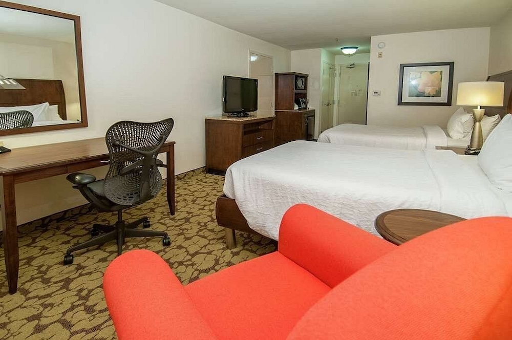 Standard Room, 2 Queen Beds - Photo 2