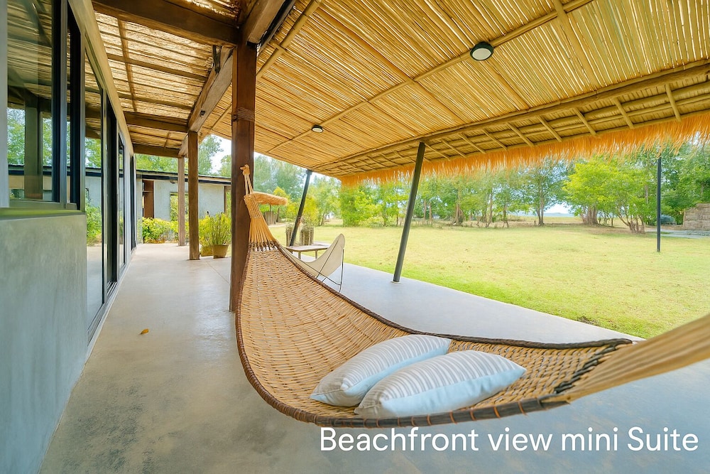 Beachfront View Mini Suite photo 3