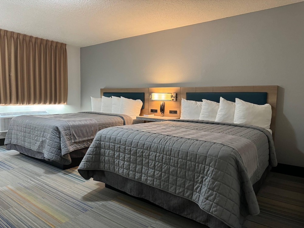 Room, 2 Queen Beds, Mobility Accessible, Non Smoking