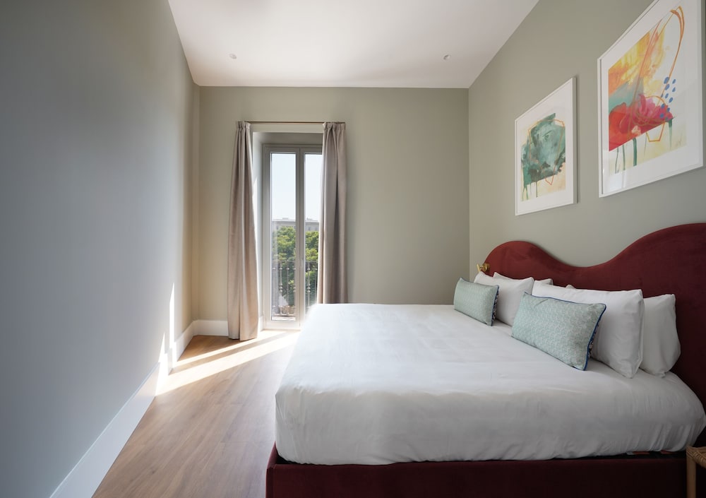 3 Bedroom Apartment with Balcony