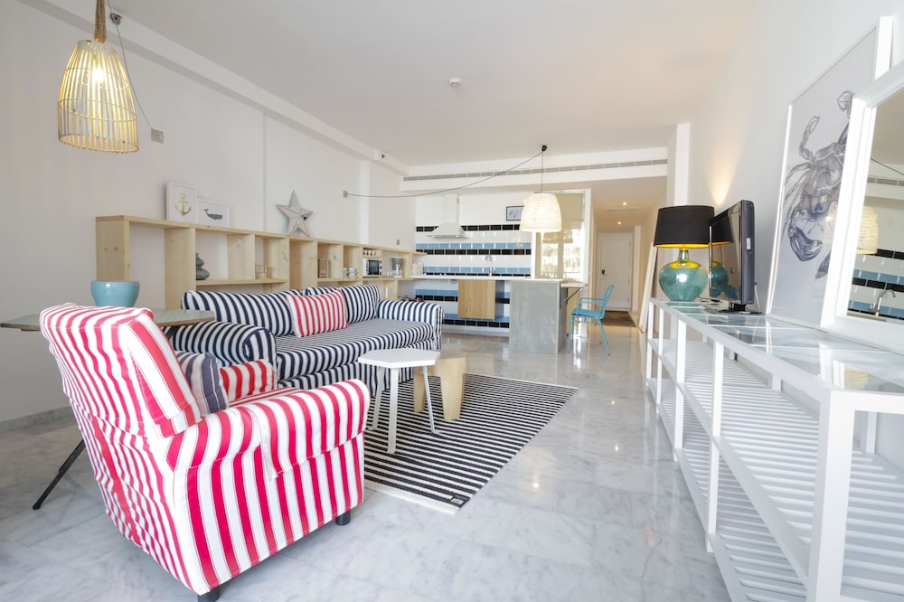 Suite, Sea View (2 Adults and 2 Children)