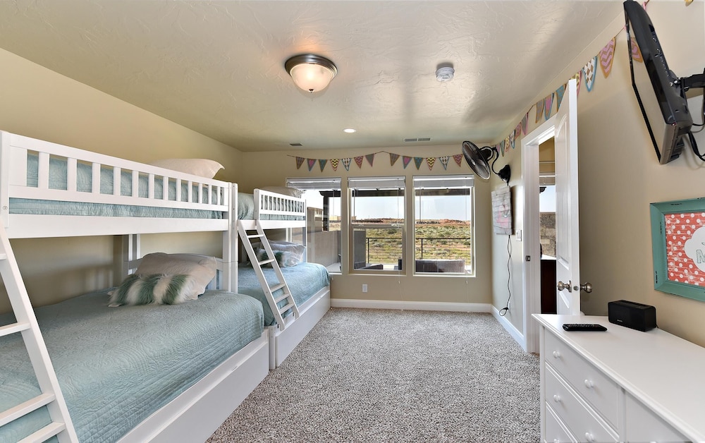 Townhome, Multiple Beds, Pool View (Greenwind) photo 1