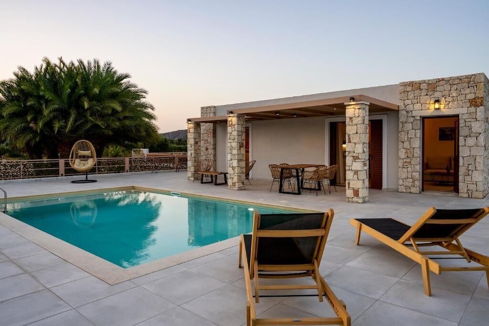 Comfort Villa, Hill View photo 1