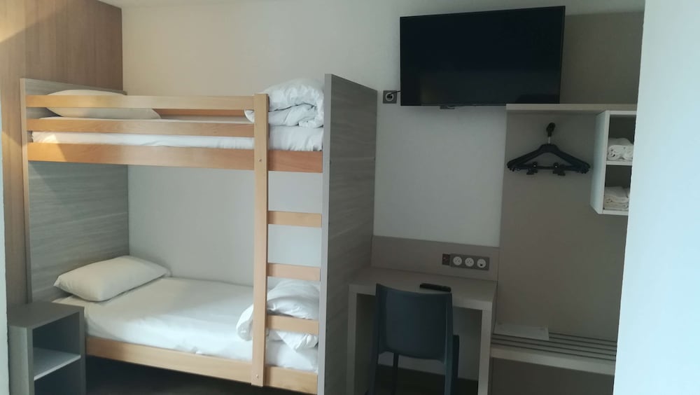 Standard Room, Multiple Beds - Photo 1