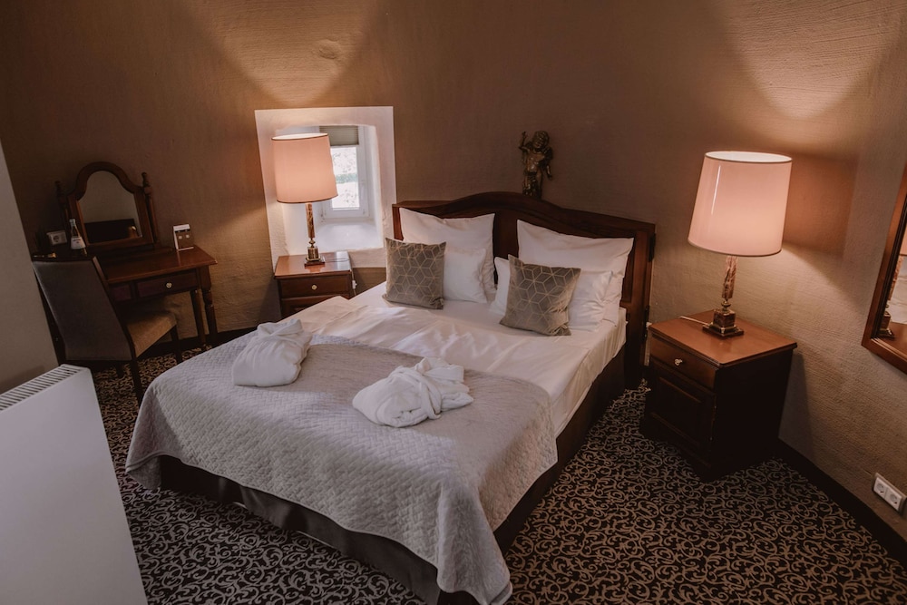 Suite, 1 Queen Bed, City View (Turmsuite) - Photo 4