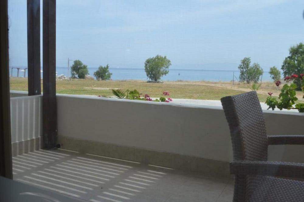 Sea View Twin Room - Photo 6