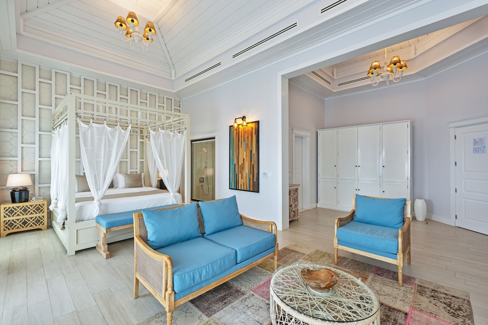 Signature Suite, 1 Queen Bed, Jetted Tub photo 2