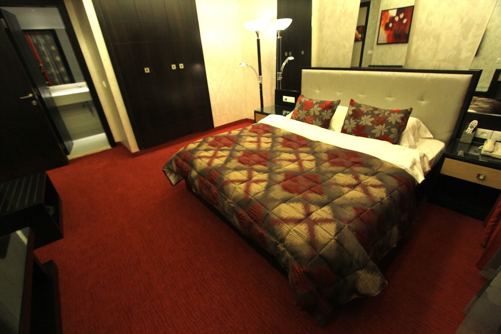 Deluxe Suite photo 2