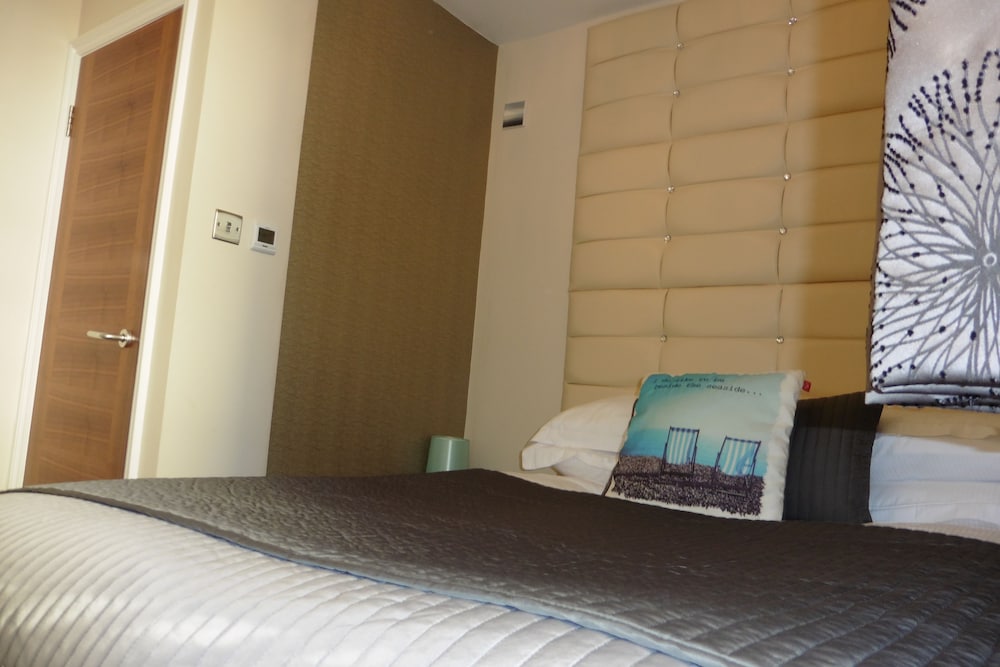 Double Room, Ensuite (Small) photo 3