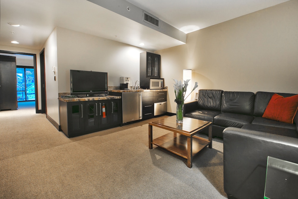 Deluxe Suite photo 2
