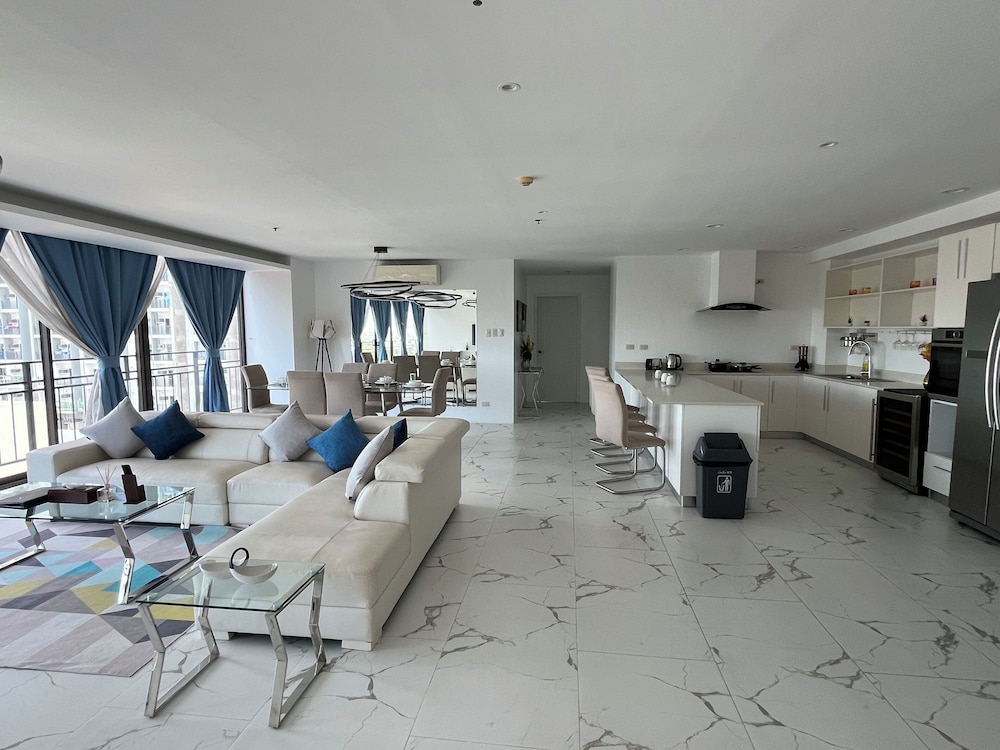 Executive Penthouse