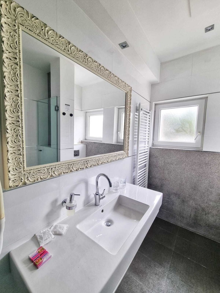 Classic Quadruple Room, 2 Twin Beds, Balcony, Annex Building - Photo 11