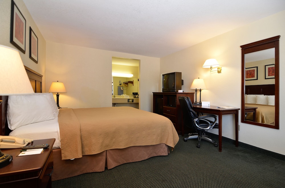 Standard Room, 1 King Bed, Non Smoking - Photo 16