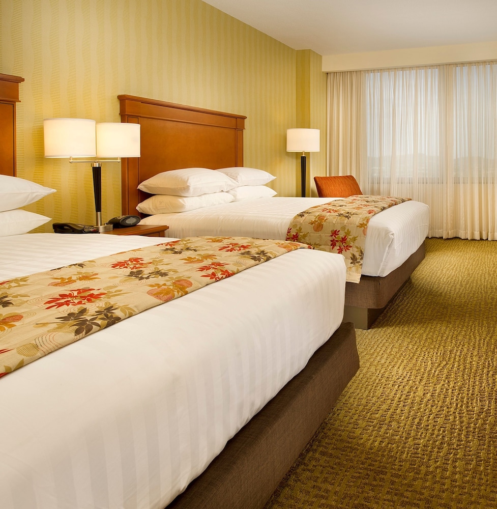 Deluxe Room, Multiple Beds, Refrigerator & Microwave (Upper Floor) photo 2