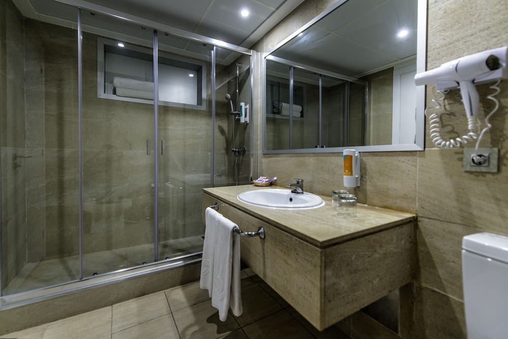 Premium con salón (3 adultos) - Photo 8