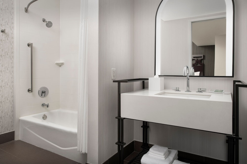 Room, 2 Queen Beds - Photo 5