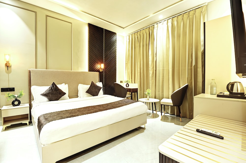 Deluxe Room, City View