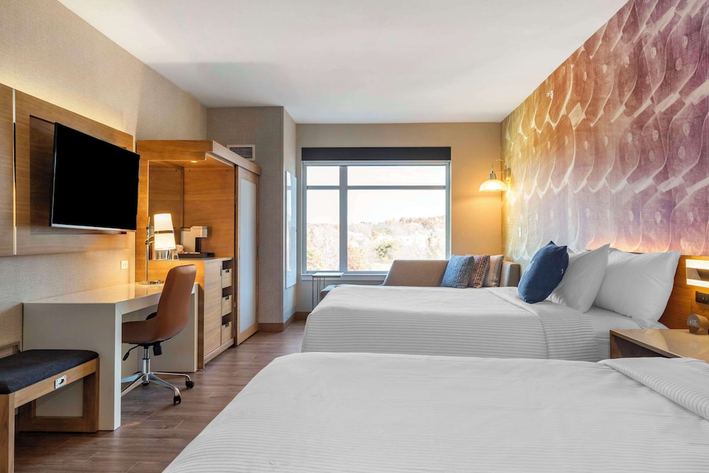 Suite, 2 Queen Beds, Non Smoking - Photo 4