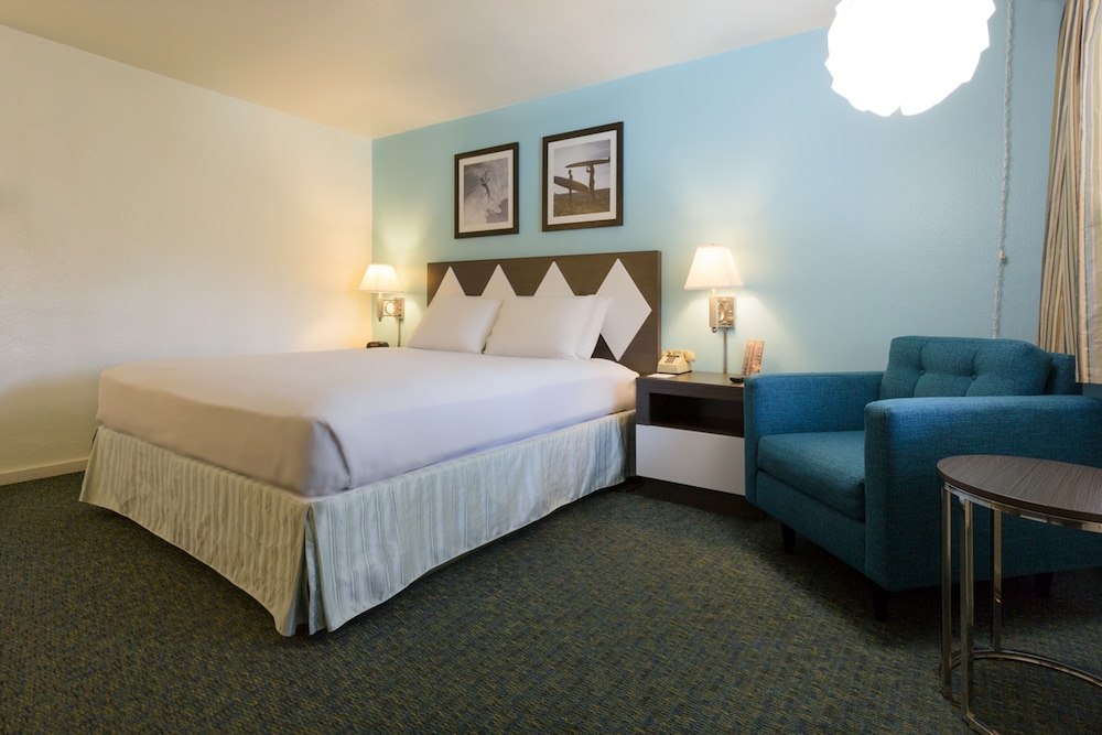 Standard Room, 1 King Bed - Photo 2