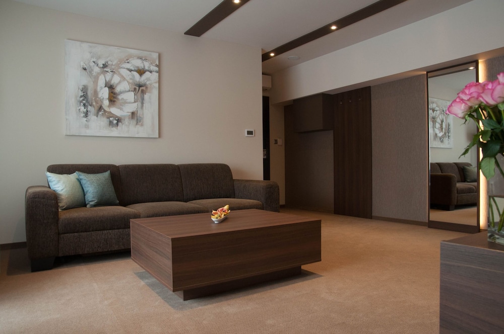 Apartment photo 2