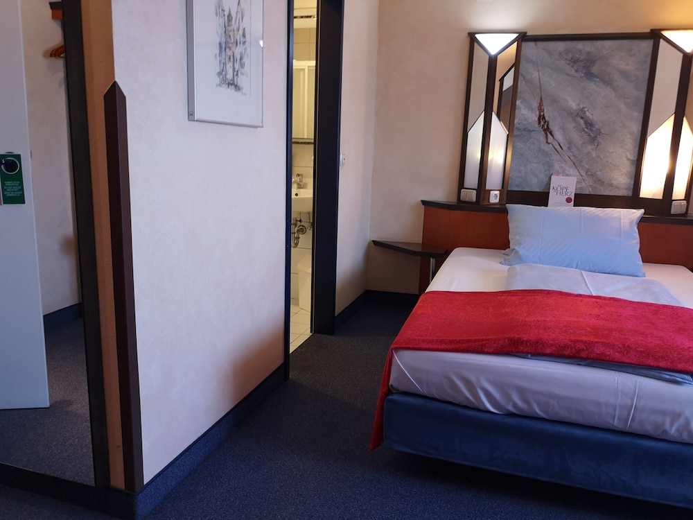 Single Room photo 2
