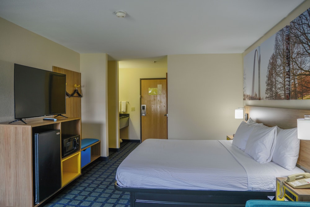 Standard Room, 1 King Bed photo 2