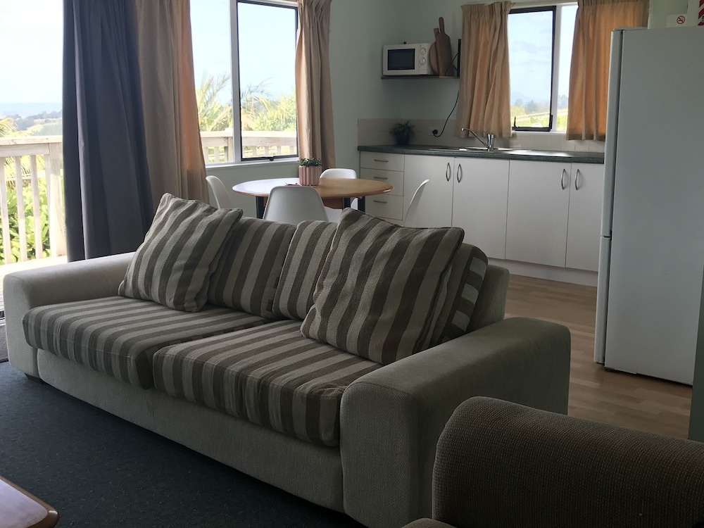Panoramic Apartment, 1 Queen Bed, Kitchenette, Ocean View photo 3