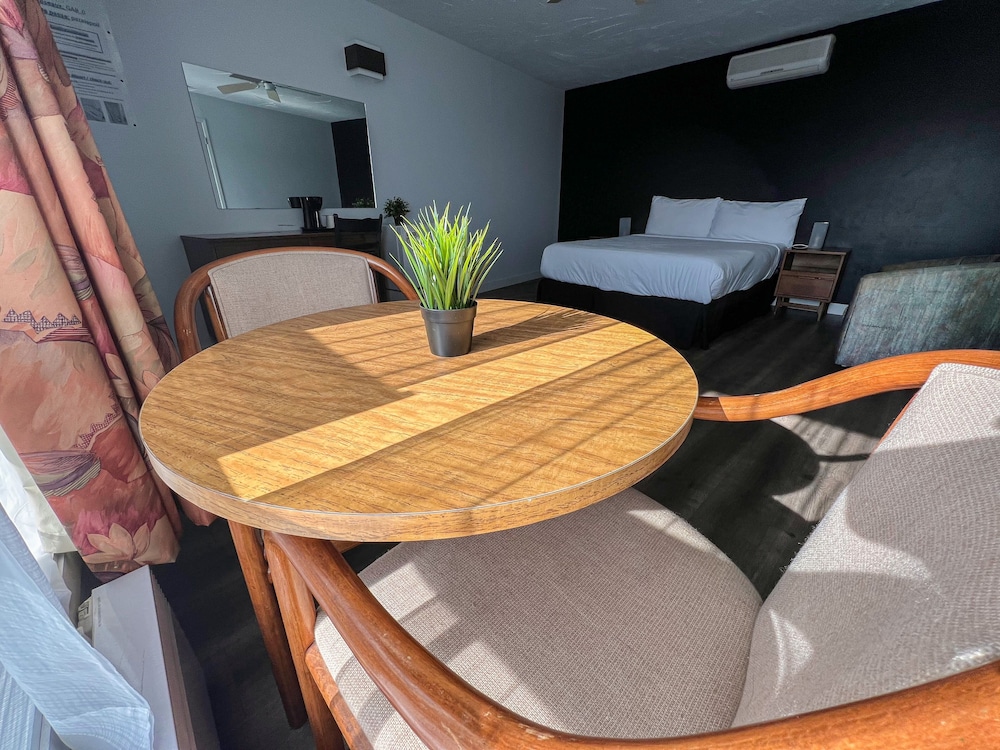 Senior Double Room, 1 Queen Bed, Private Bathroom, River View photo 1