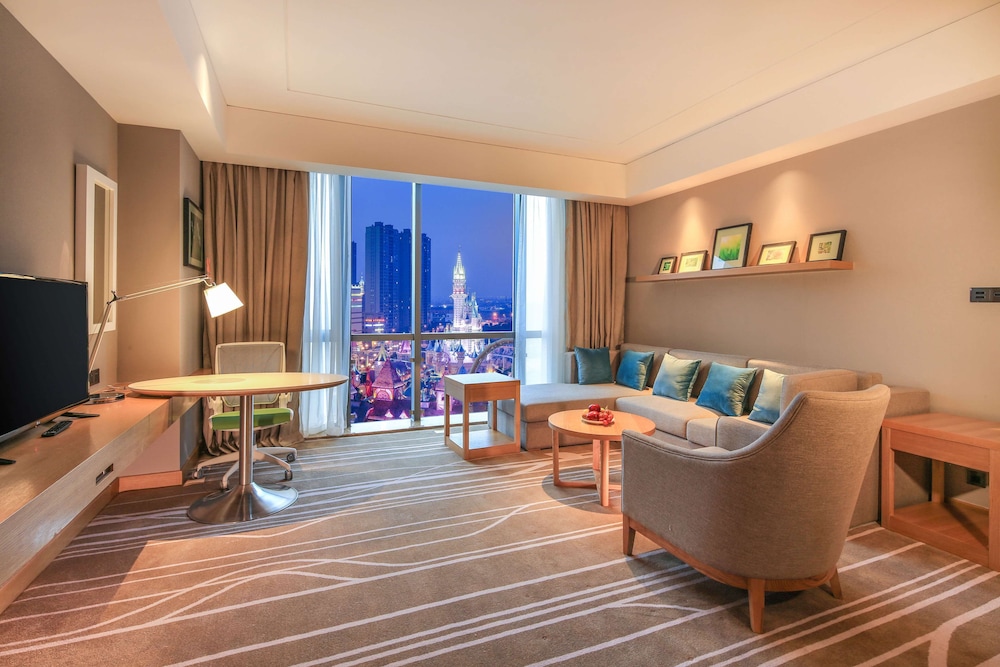 Deluxe Suite, 1 King Bed photo 1