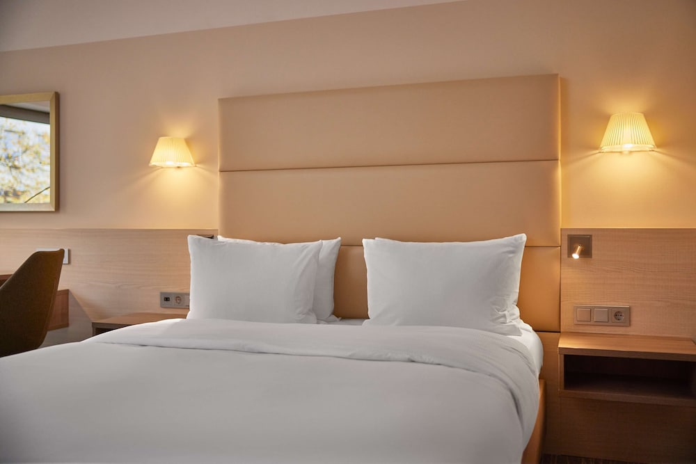 Suite, 1 Bedroom - Photo 7