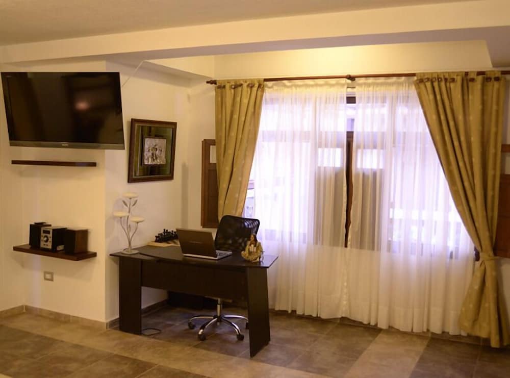 Luxury Suite, 1 King Bed, Mountain View photo 2