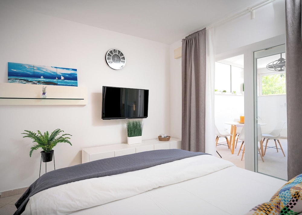 Studio, Terrace, Beachfront photo 1