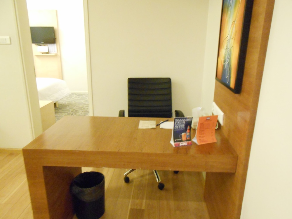 Suite - Photo 7