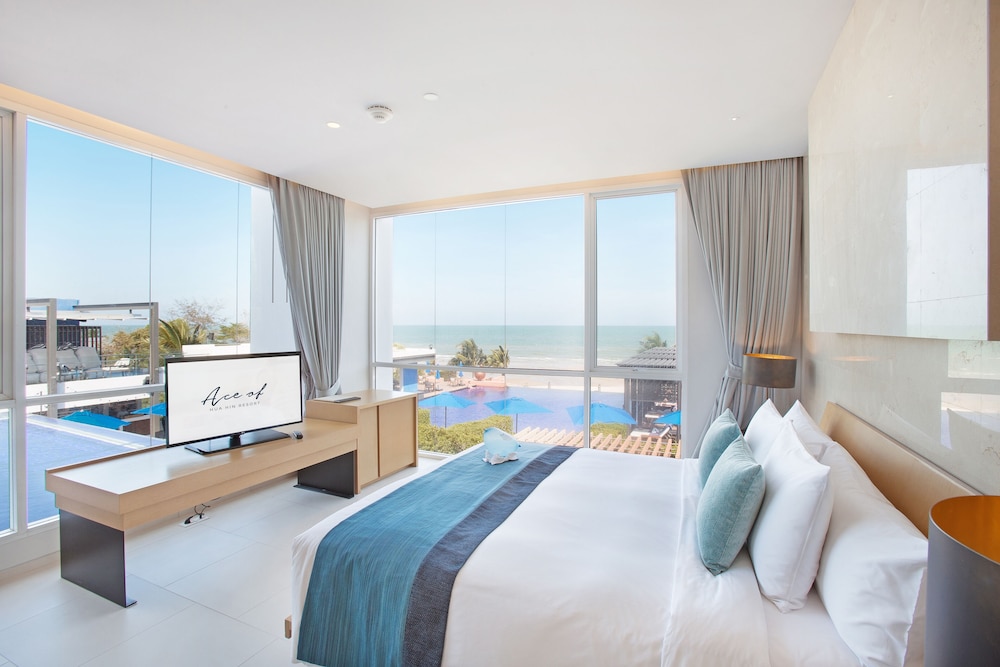 One-Bedroom Seaview Suite Private Pool