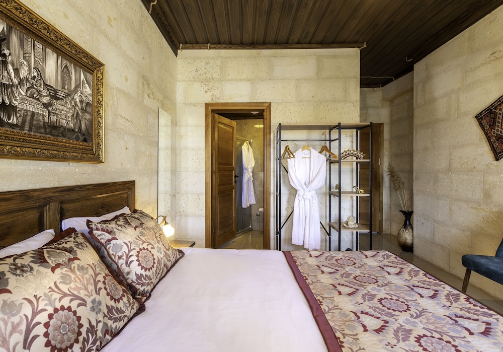 Superior Room, 1 Queen Bed - Photo 1