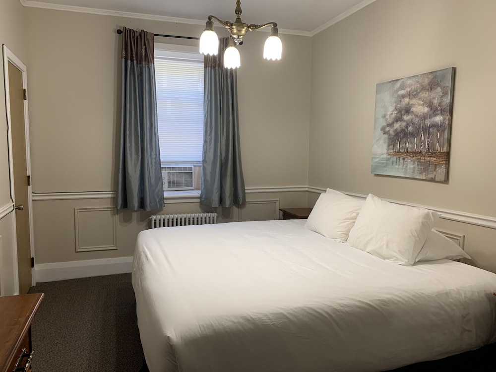 Family Suite, 1 King Bed with Sofa bed (Partial View, No Balcony) photo 1