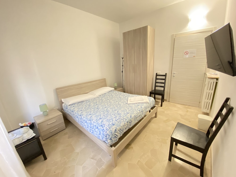 Basic Room (Private External Bathroom)