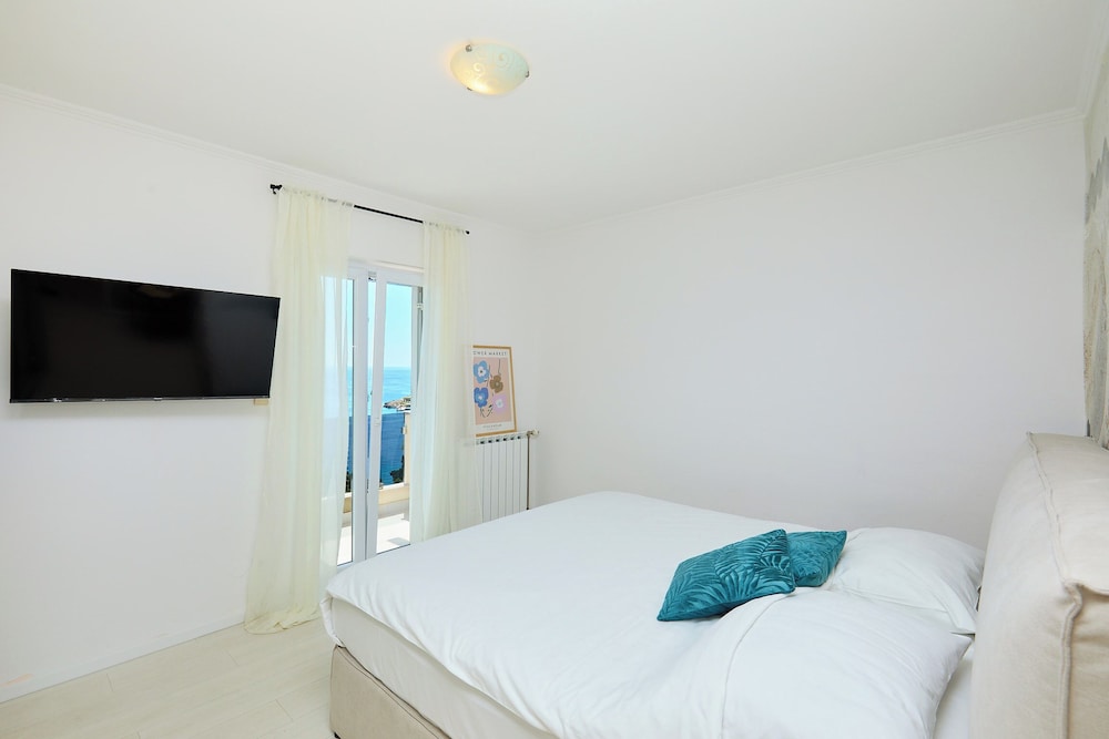 Apartment (3 Bedrooms)