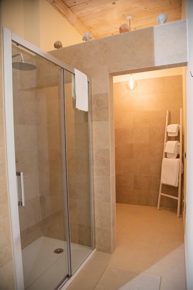 Deluxe Double Room - Photo 21