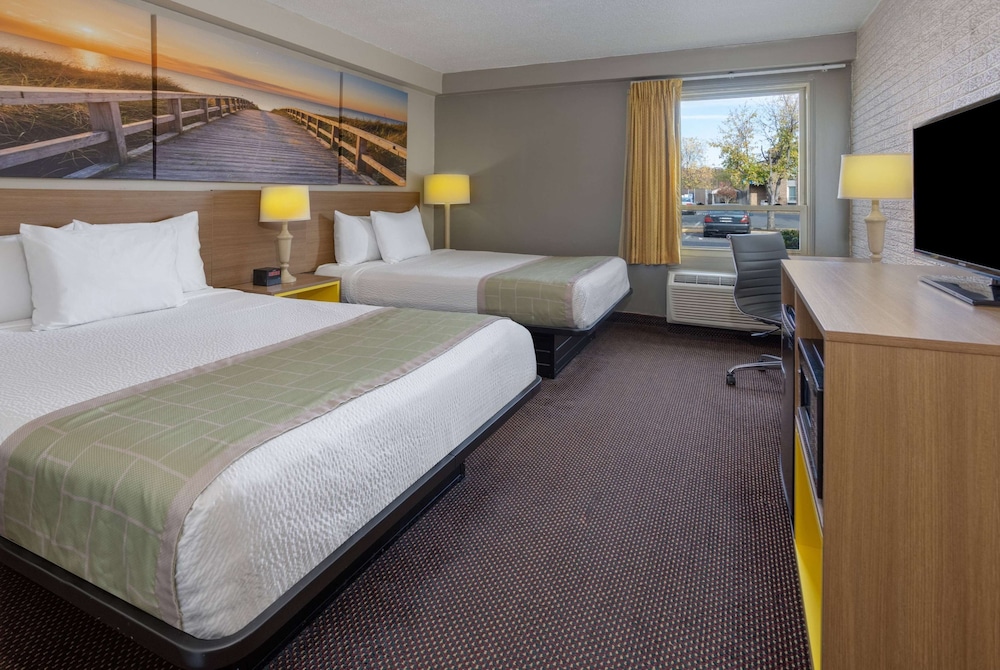 Room, 2 Double Beds, Accessible, Non Smoking - Photo 6