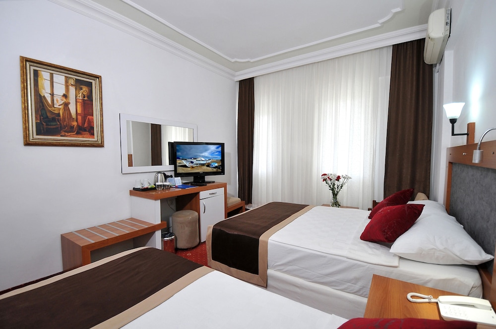 Standard Double or Twin Room, 1 Bedroom, Partial Sea View