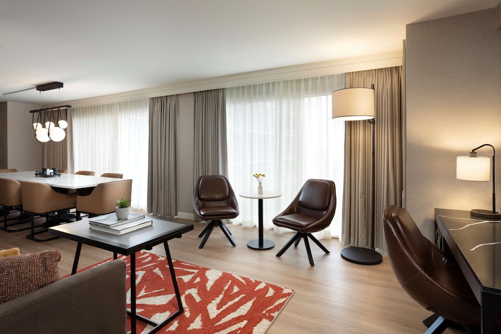 Suite (Riverbend) - Photo 1