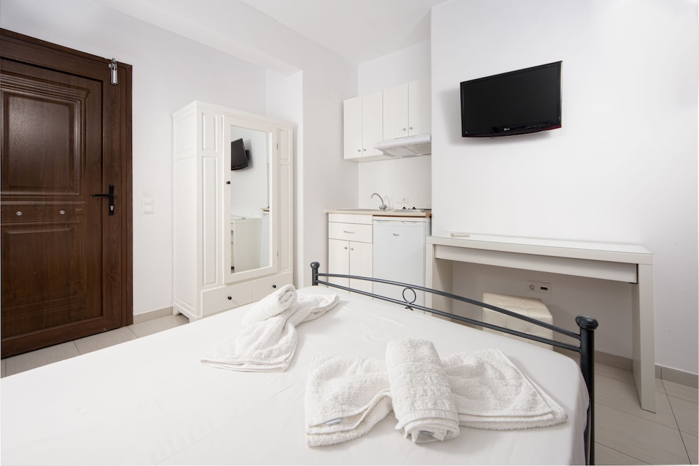 Studio Suite, 1 Bedroom - Photo 7