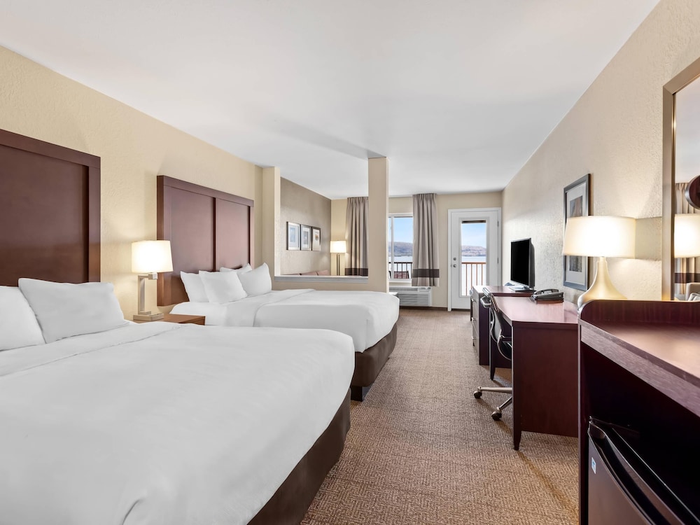 Suite, Multiple Beds, Non Smoking (Lakefront)