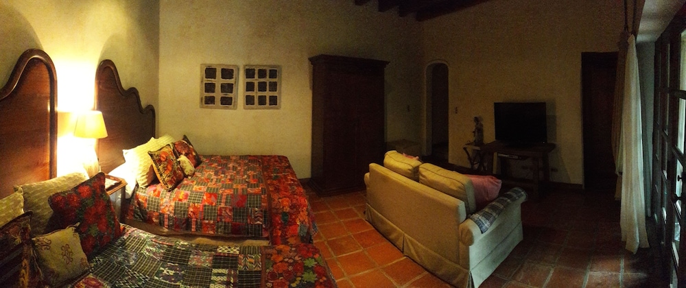 Standard Double Room, 2 Queen Beds photo 2