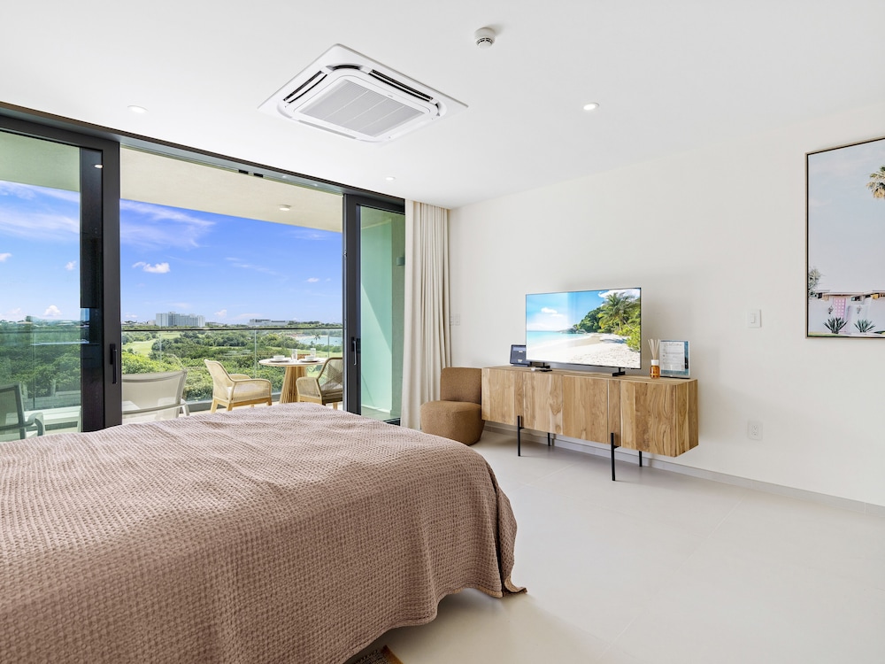 Panoramic Studio, Balcony, Beach View