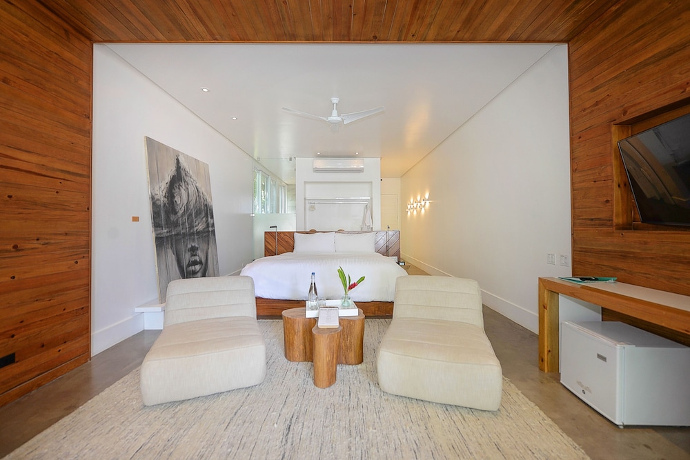 Luxury Suite, 1 King Bed, Sea View