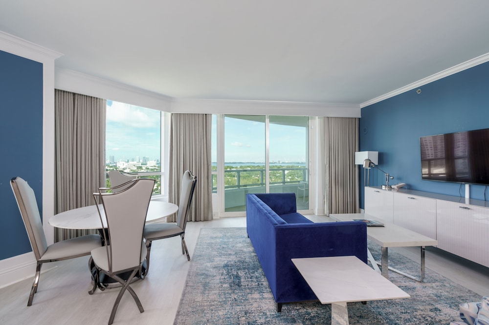 Condo, Bay View, Beachside